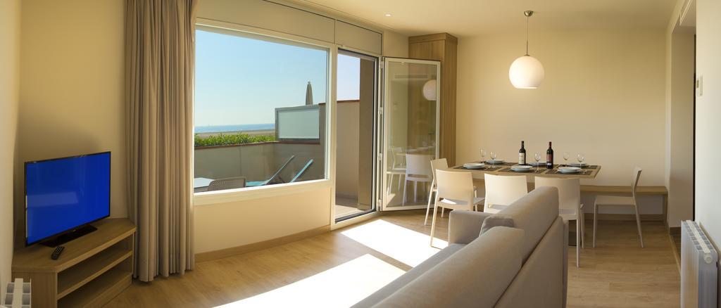 Apartamentos Voramar كاستيلديفيلس المظهر الخارجي الصورة